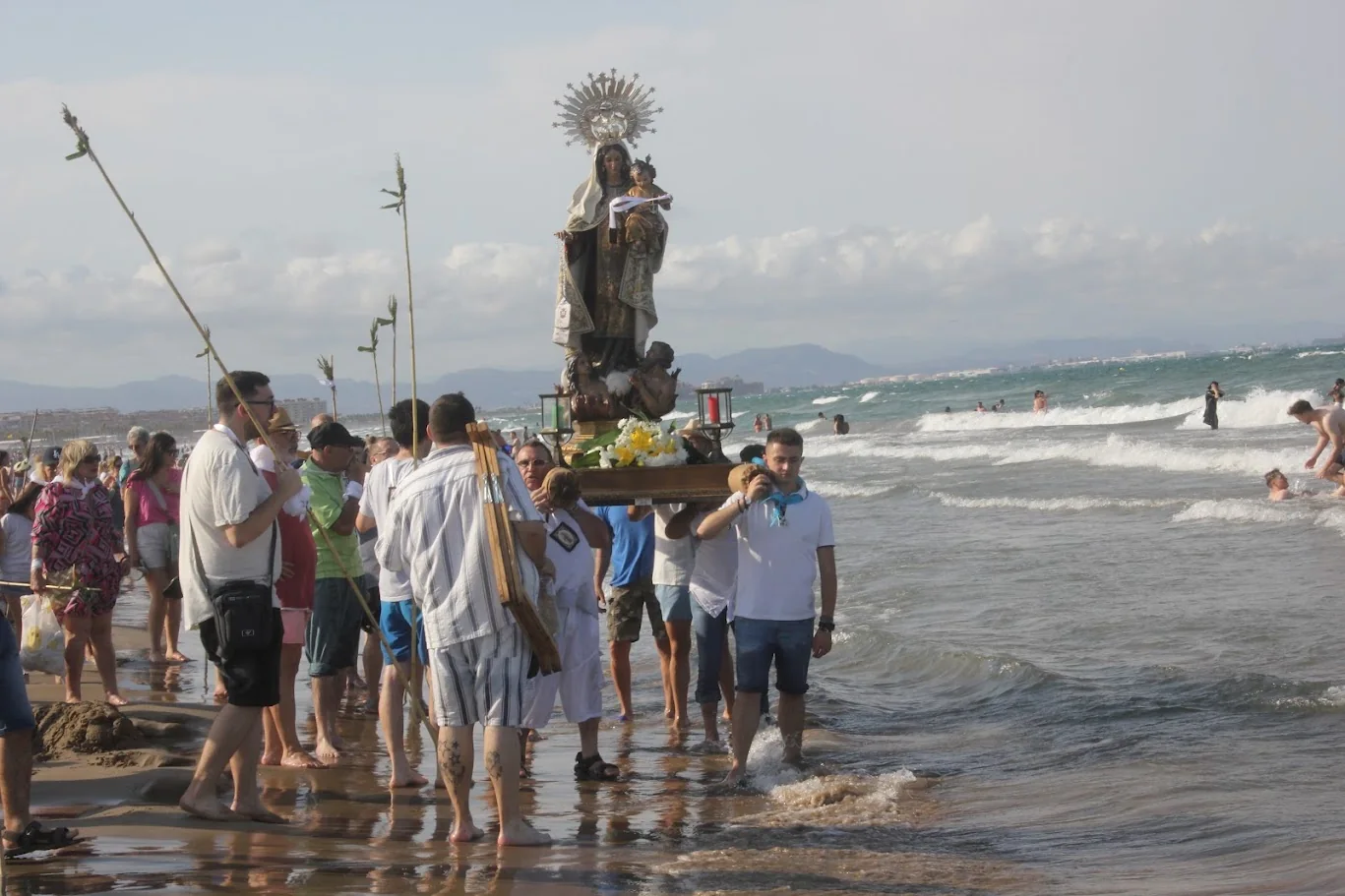 Virgen del Carmen junto al Mediterráneo